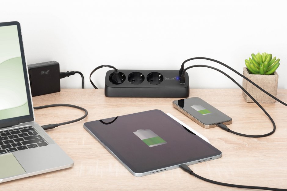 Imagine Prelungitor cu 3 x Schuko + 2 x USB-A + 1 x USB-C cu montare birou Negru 1.5m, Digitus DA-70625